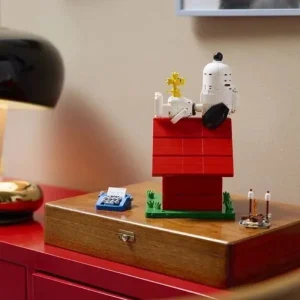 Compatible Peanuts Snoopy's Doghouse (964 Pieces)