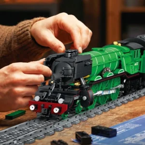 DK Motorized Flying Scotsman Steam Train with Tracks (1147 Pieces)